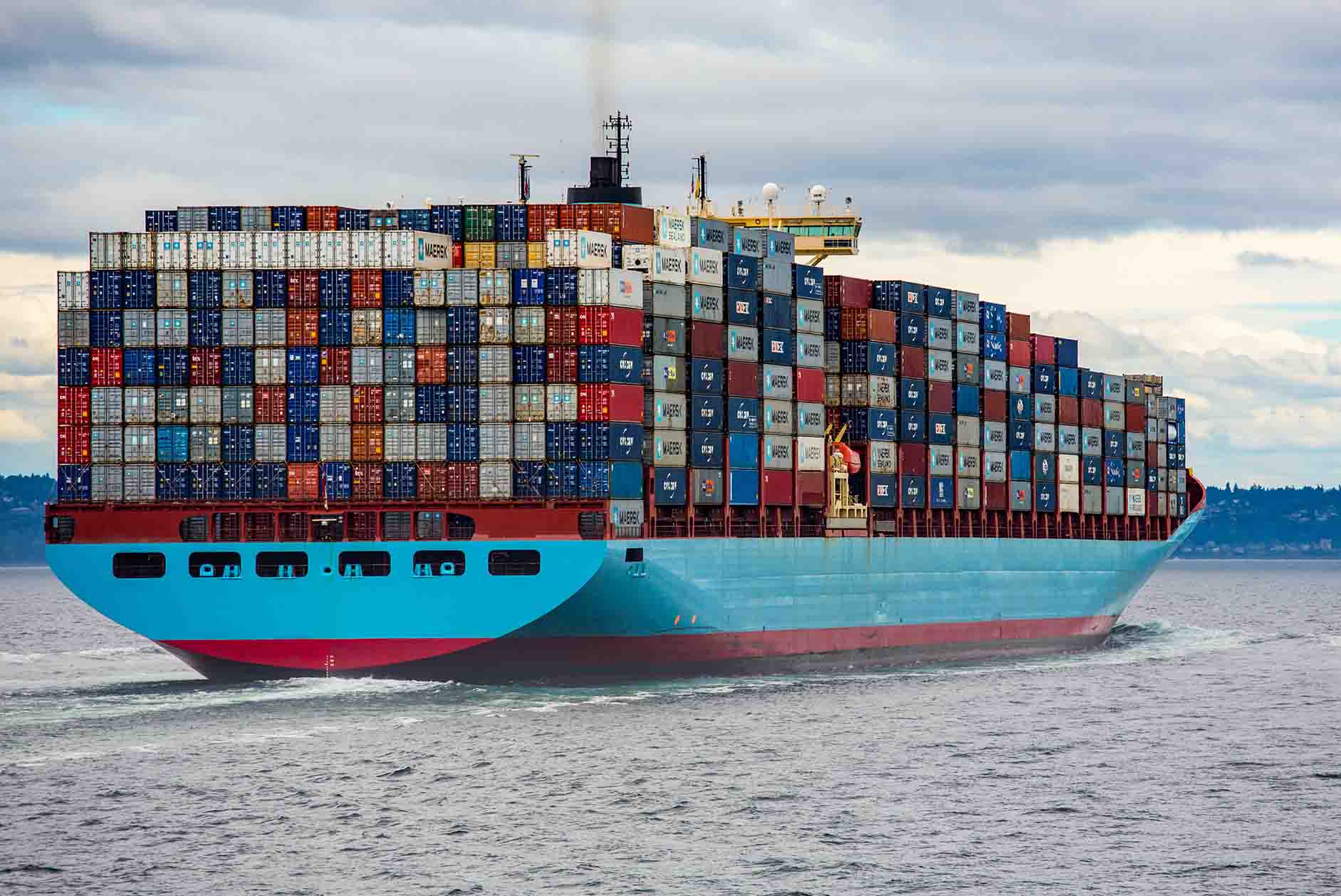 Innovation in the container shipping industry: wind power and maritime connectivity