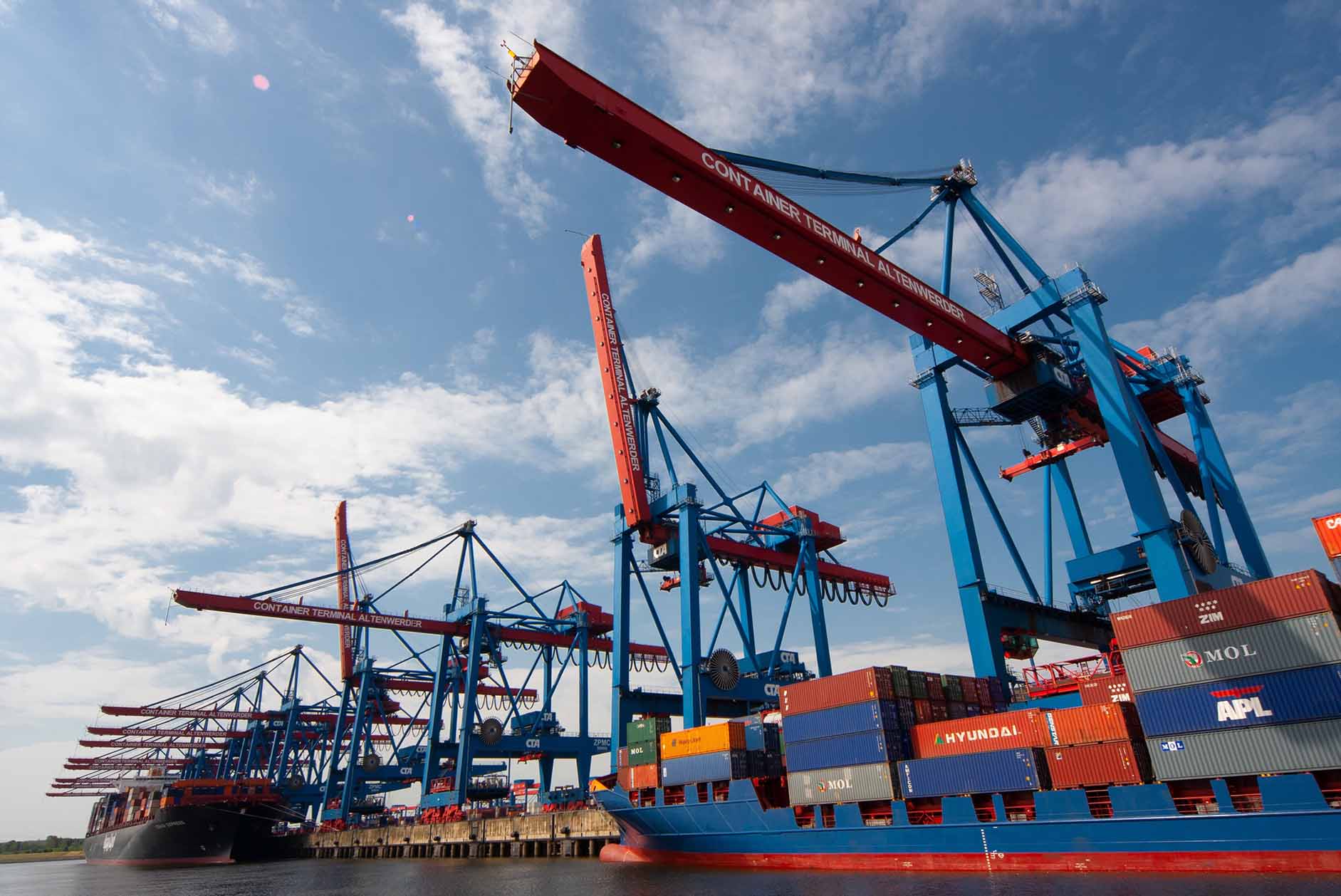 IoT connectivity for freight on-land and at sea