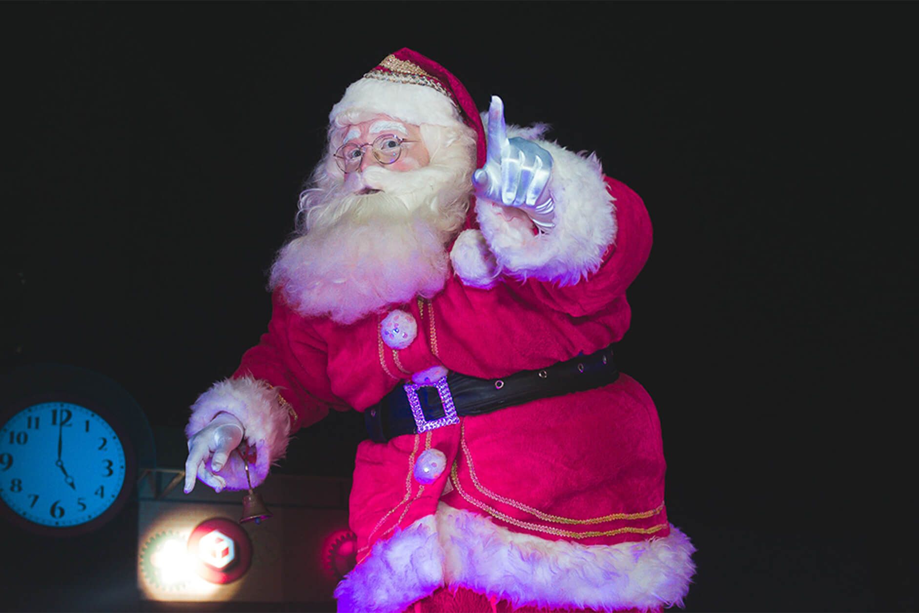 Santa Claus - the Ultimate Global Roamer