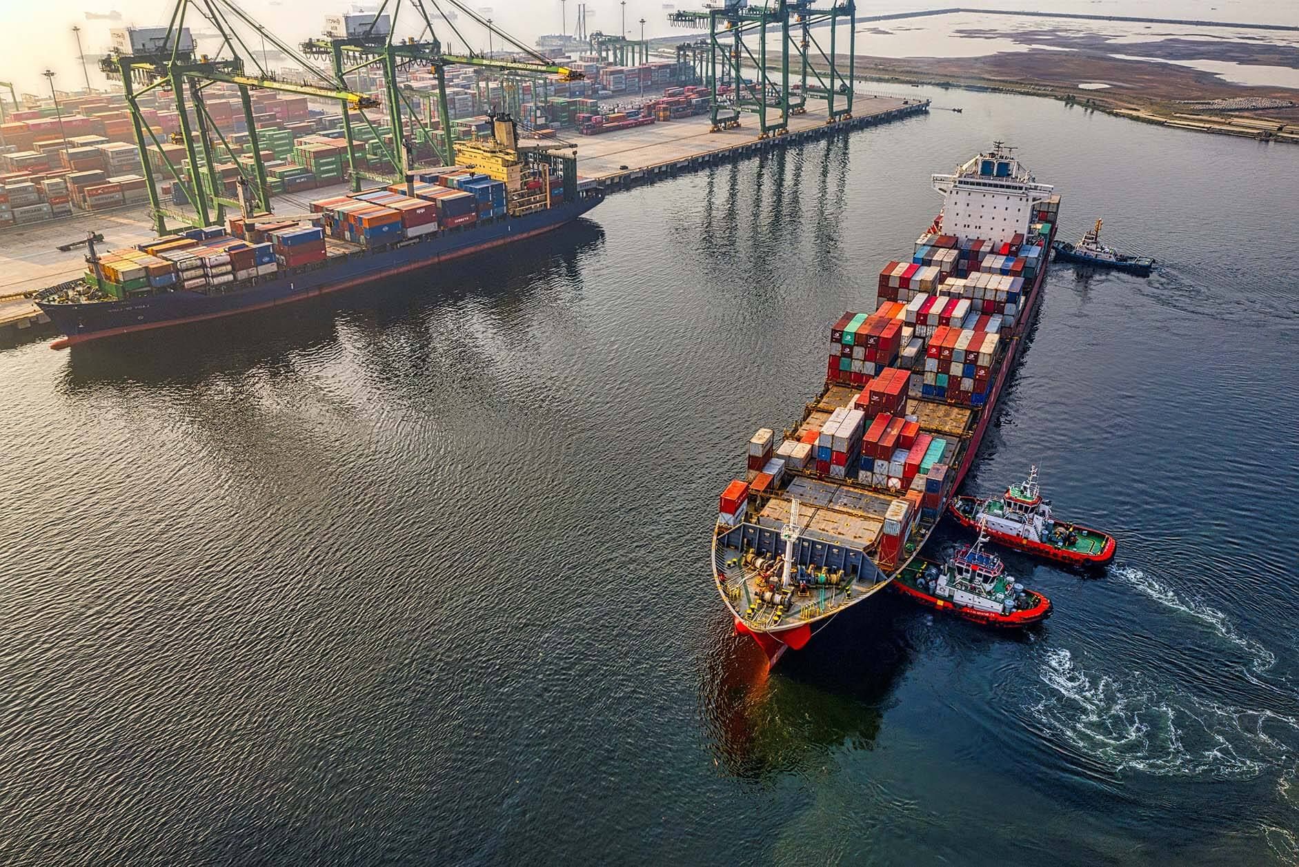 Maritime connectivity - data, voice, messaging at sea and in-port